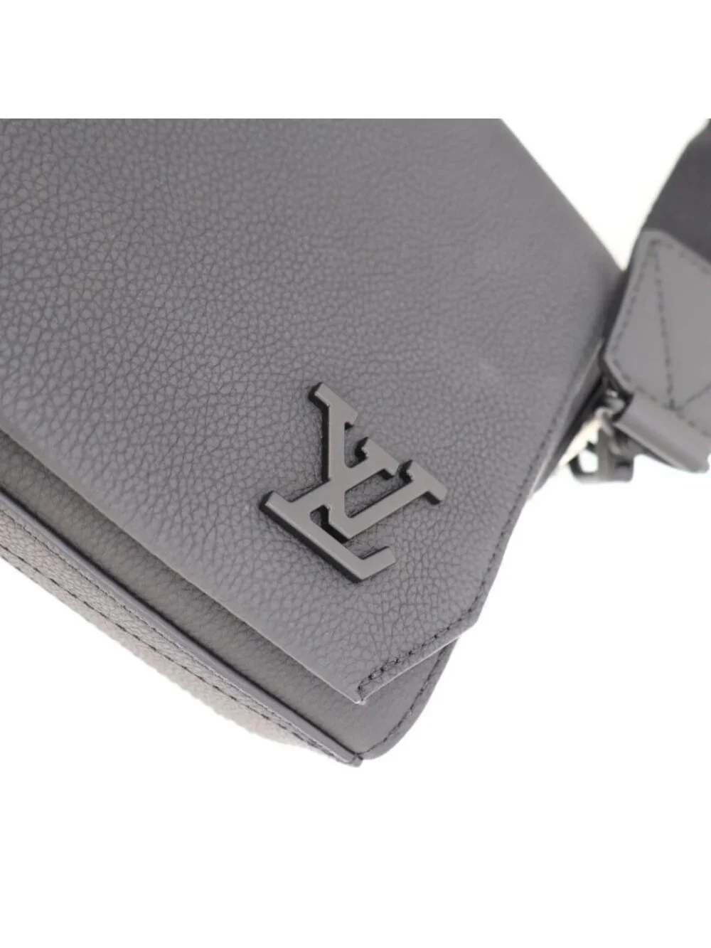 Louis Vuitton Takeoff Messenger Shoulder